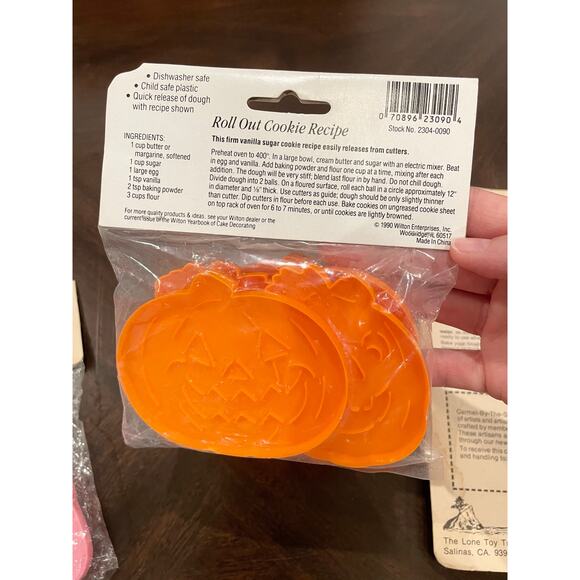 Lot of Vintage Holiday Cookie Cutters - Picture 7 of 10